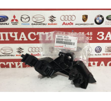 Кронштейн крепления трубки кондиционера Toyota 88688-42520
