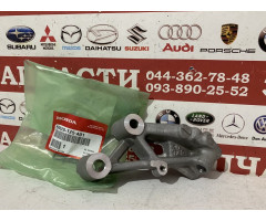 Кронштейн подушки двигателя правой HONDA 50620-TZ5-A01