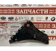Кронштейн бампера переднего левый Toyota 52116-0C110