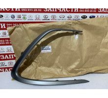 Молдинг бампера переднего правый Toyota 52712-33070