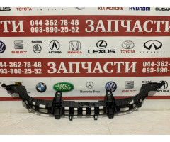 Кронштейн бампера переднего, верхний Toyota 53114-33050