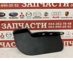 Брызговик подкрылка переднего правый Toyota 53895-42020