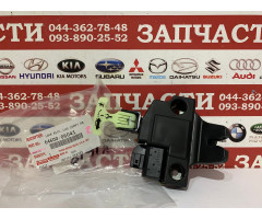 Замок крышки багажника Toyota 64600-06041