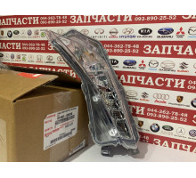 Фара указателя поворота передняя левая Toyota 81440-06030