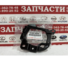 Кронштейн фары противотуманной левой Toyota 81482-48260